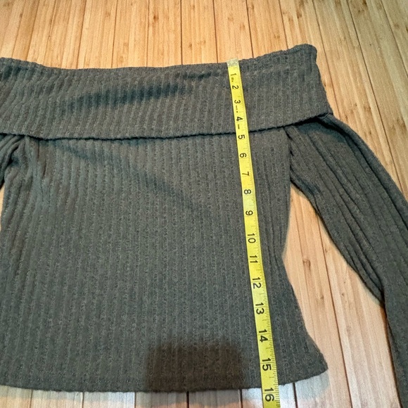 Off the shoulder olive green crop sweater. Size S. Bell sleeve accents. - Picture 5 of 6